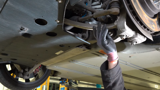 Cómo identificar síntomas comunes de daño en el sistema de suspensión | Masters of Motion