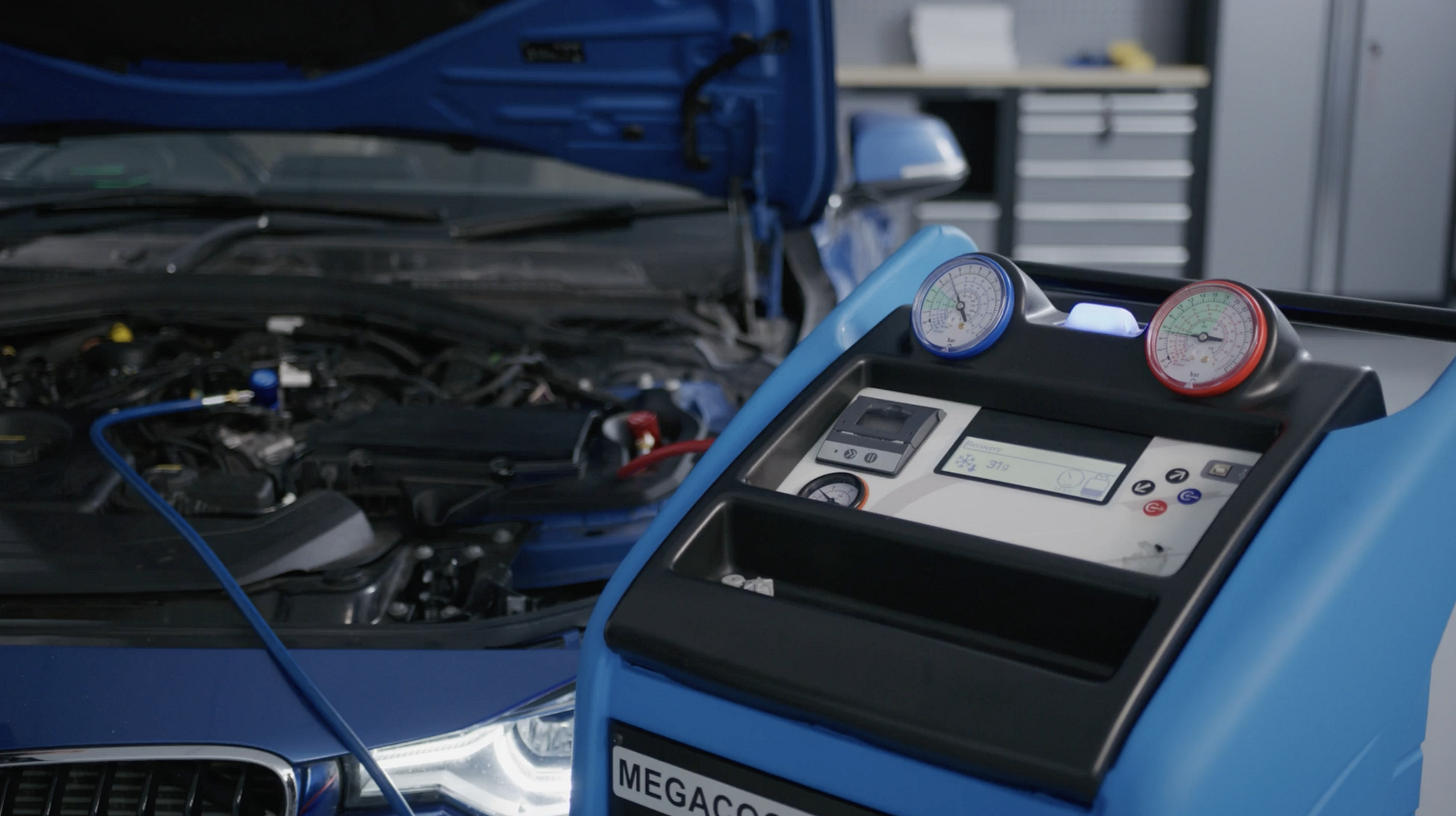 Depressurizing the A/C on a BMW 330e | Masters of Motion