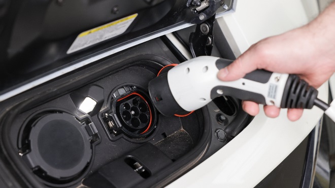 Delphi Technologies Expert connect EV charger plug to car's power socket