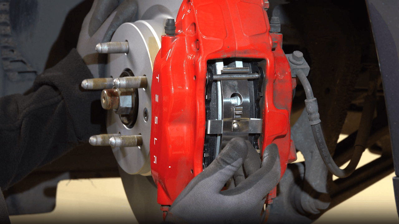 Rodage des freins d'une Tesla Model S | Masters of Motion
