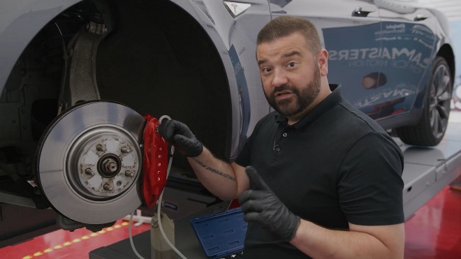 How to change brake fluid | Masters of Motion