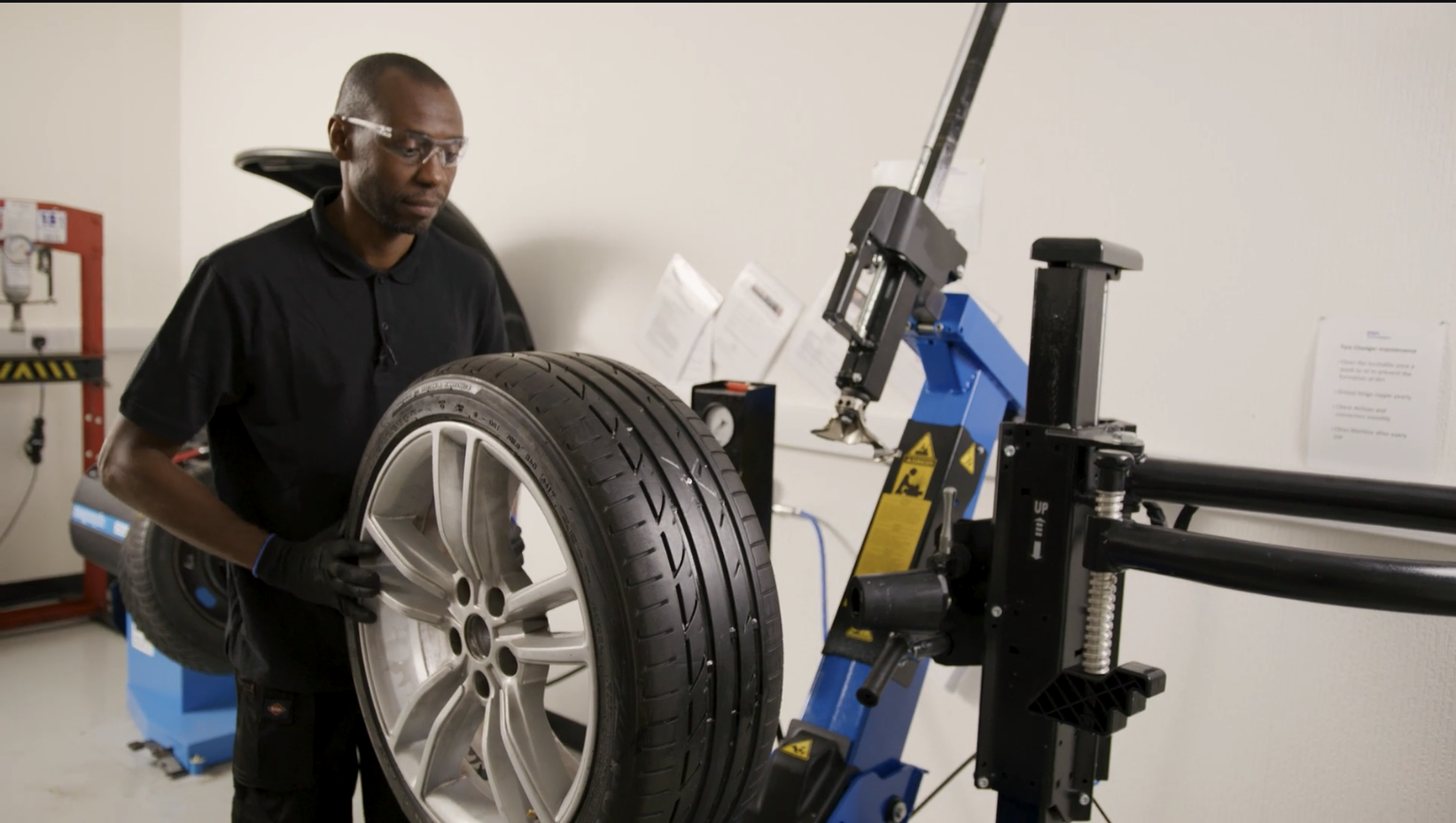 How to fix a punctured tyre Delphi Technologies