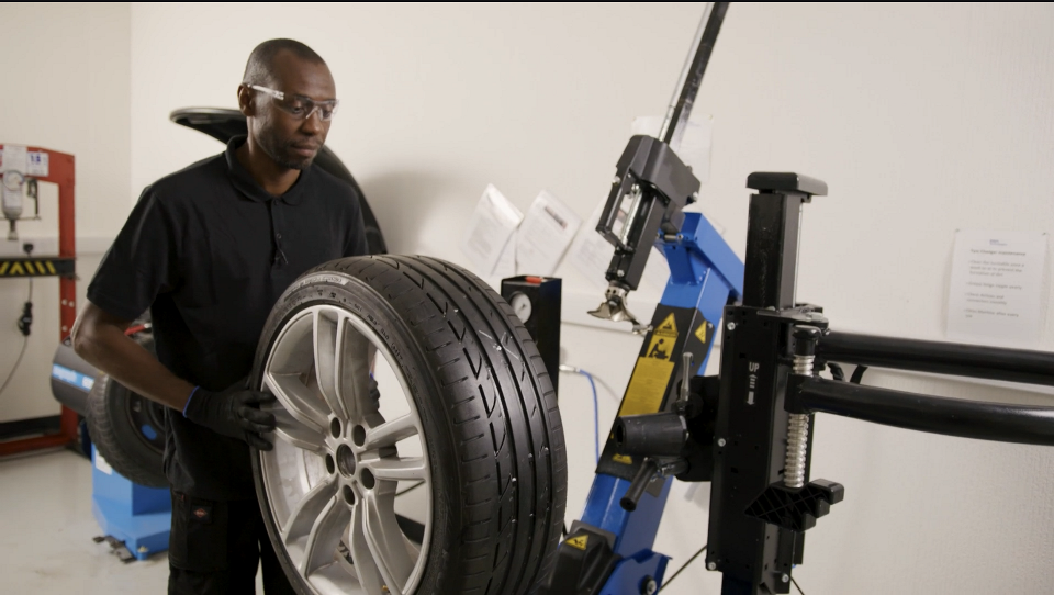 How to fix a punctured tyre Delphi Technologies
