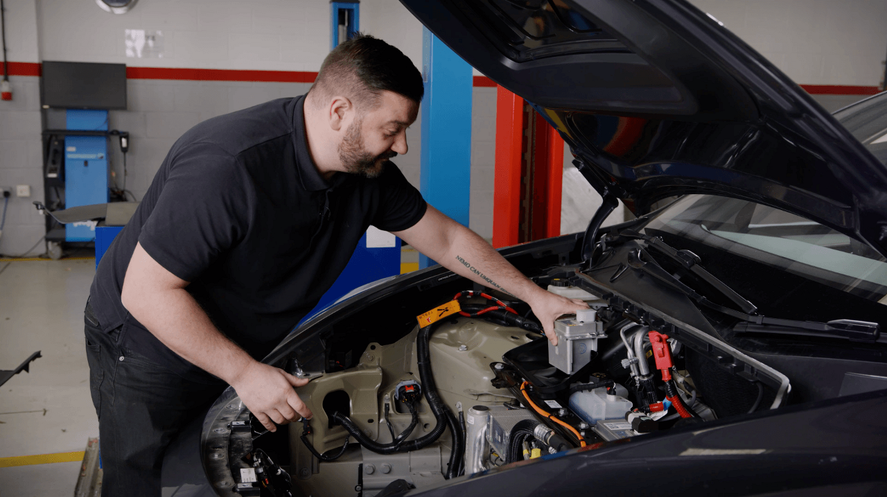 Remplacer la batterie 16v sur Tesla