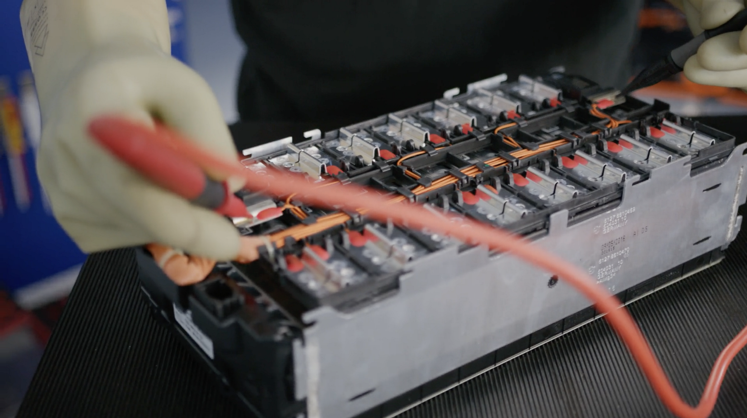 Testing a high-voltage battery module | Masters of Motion