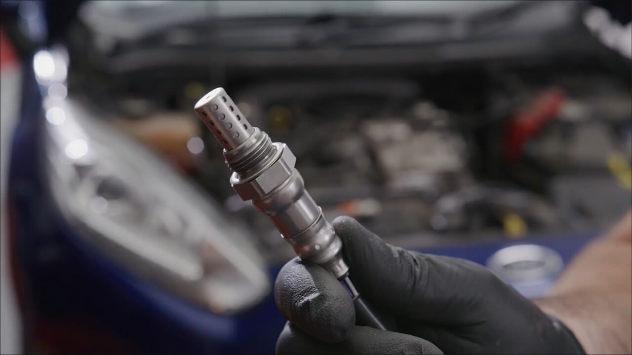 Cleaning a lambda sensor | Masters of Motion