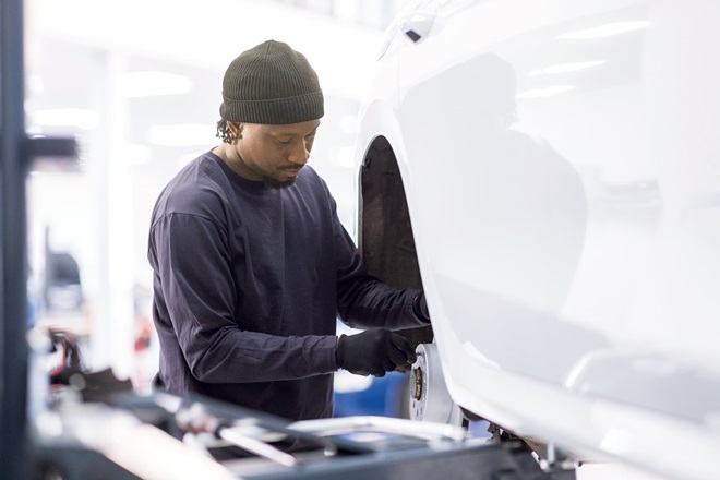 Dlaczego śruby mocujące w tarczach hamulcowych są tak ważne? | Masters of Motion