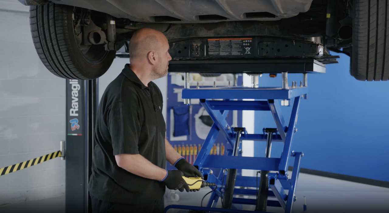 Battery removal from Nissan Leaf