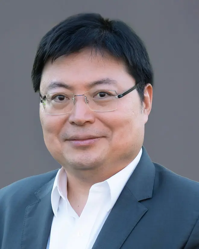 Hank Yang Headshot Photo
